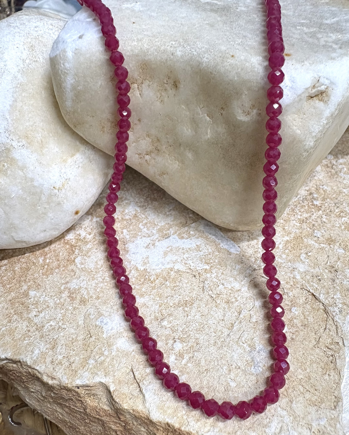 שרשרת עם אבני חן רובי ספינל