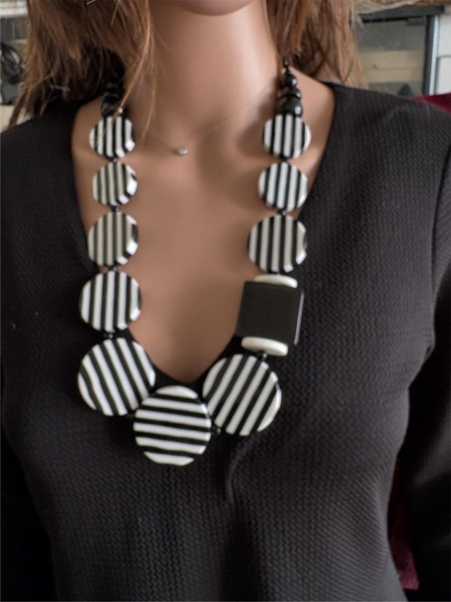 [משוכפל] שרשרת שחור לבן