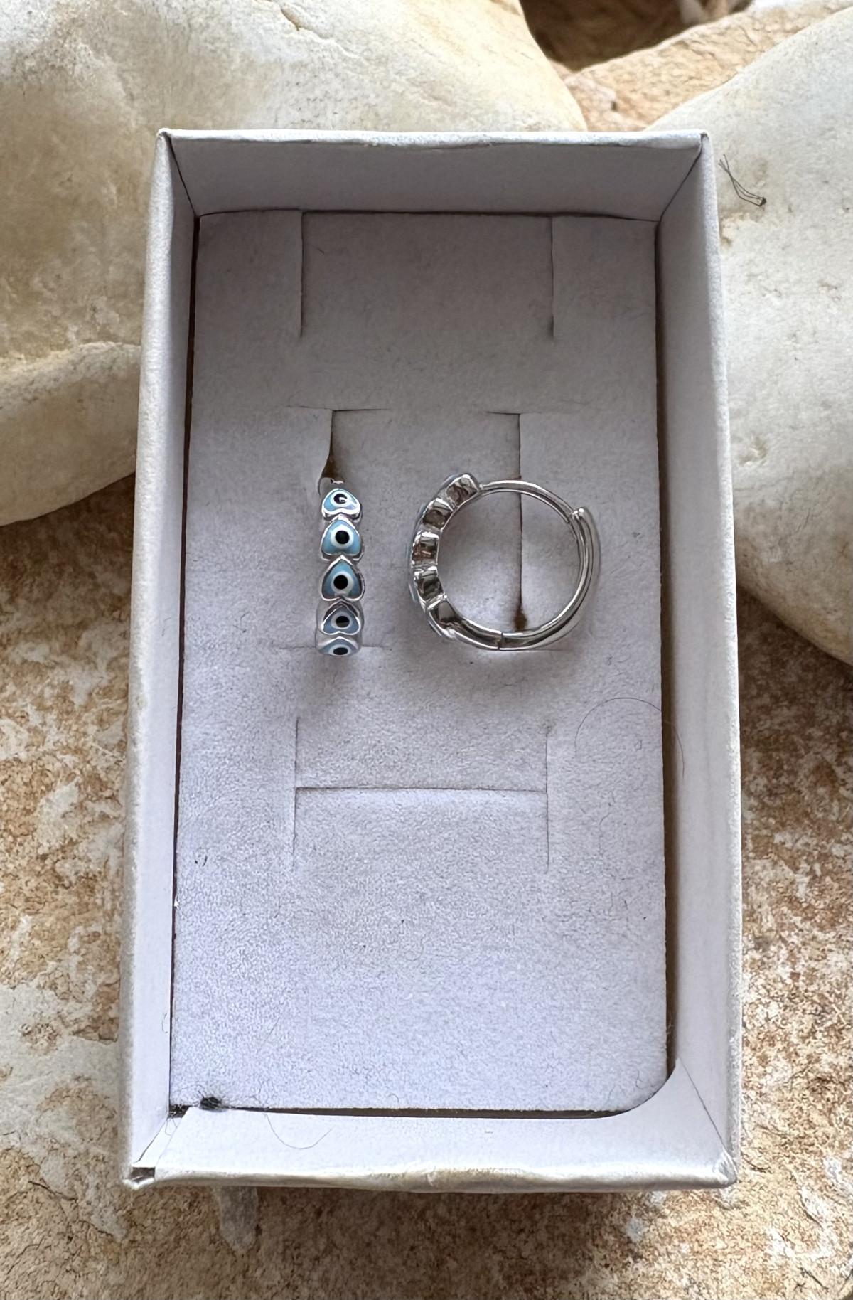 עגילי כסף 925 חישוק  דגם לבבות עיניים