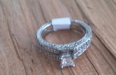 2 טבעות צמודות משובצות בזרקונים