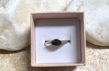 טבעת גולדפילד משובצת אבן אוניקס